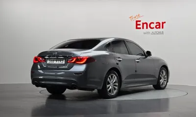 Infiniti Q70 2017, 107989 км, за 6475.06 USD