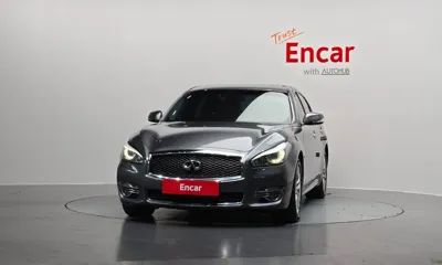 Infiniti Q70 2017, 107989 км, за 6475.06 USD