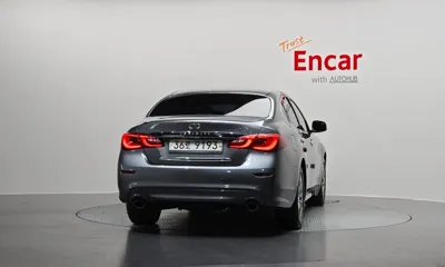 Infiniti Q70 2017, 107989 км, за 6475.06 USD