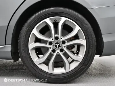Mercedes-Benz C-Class 2017, 97318 км, за 8264.41 USD