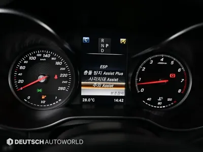 Mercedes-Benz C-Class 2017, 97318 км, за 8264.41 USD - фото 16