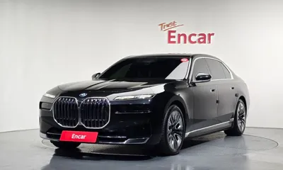 BMW i7 · 2023 год