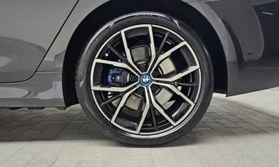BMW 5-Series 2023, 34134 км, за 31203.27 USD - фото 21