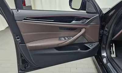 BMW 5-Series 2023, 34134 км, за 31203.27 USD - фото 24