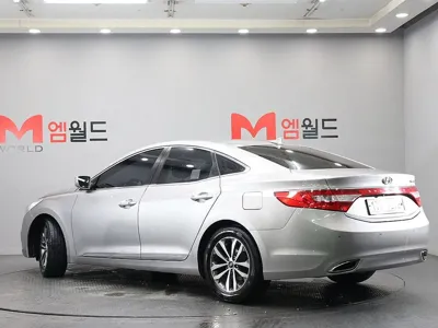Hyundai Grandeur 2012, 157355 км, за 2593.77 USD
