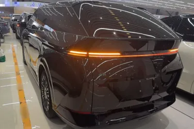 Xpeng X9 2025, 7600 км, за 41824 USD - фото 4