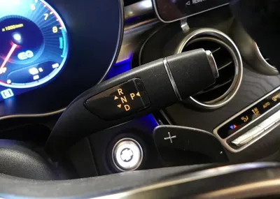 Mercedes-Benz GLC-Class 2023, 35000 км, за 34527.71 USD - фото 9