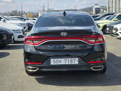 Hyundai Grandeur 2019, 81559 км, за 12209.53 USD