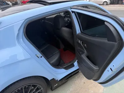 Hyundai Veloster 2019, 110000 км, за 8131.68 USD - фото 12