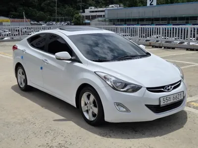 Hyundai Avante · 2012 год