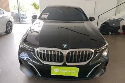 BMW 5 Series 2024, 49800 км, за 38886 USD