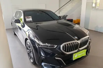 BMW 5 Series 2024, 49800 км, за 38886 USD