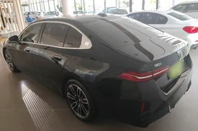 BMW 5 Series 2024, 49800 км, за 38886 USD