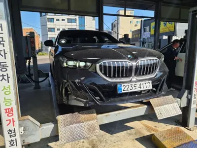 BMW 5-Series · 2025 год