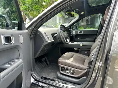 Li Auto Li L8 2023, 69000 км, за 28810.36 USD