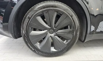 Tesla Model Y 2024, 44566 км, за 26913.48 USD