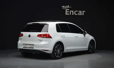 Volkswagen Golf 2015, 106899 км, за 5785.61 USD
