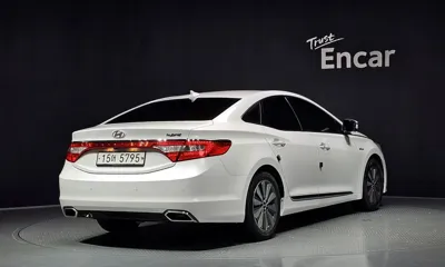 Hyundai Grandeur 2016, 155953 км, за 5684.83 USD