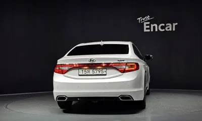 Hyundai Grandeur 2016, 155953 км, за 5684.83 USD