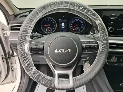 Kia K5 2023, 65342 км, за 11159.25 USD - фото 7