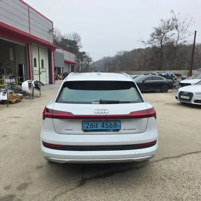 Audi e-tron 2020, 105213 км, за 25407.18 USD