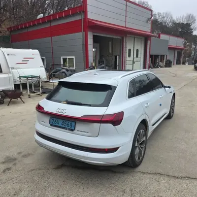 Audi e-tron 2020, 105213 км, за 25407.18 USD