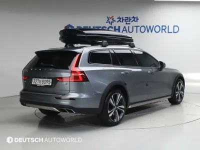 Volvo V60 2020, 68966 км, за 17824.63 USD