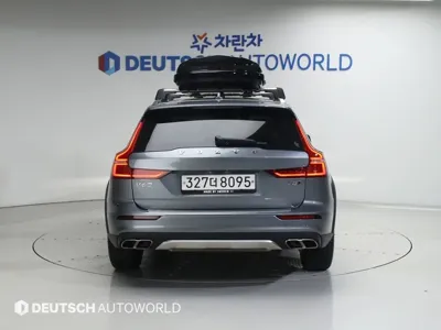 Volvo V60 2020, 68966 км, за 17824.63 USD