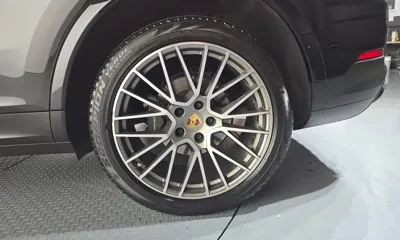 Porsche Cayenne 2023, 81384 км, за 62929.71 USD - фото 21