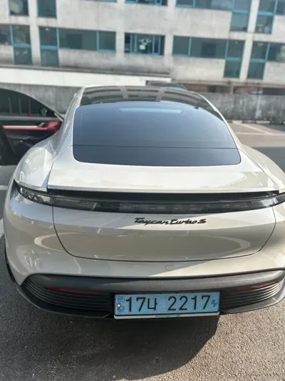Porsche Taycan 2021, 66000 км, за 81316.75 USD