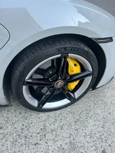 Porsche Taycan 2021, 66000 км, за 81316.75 USD