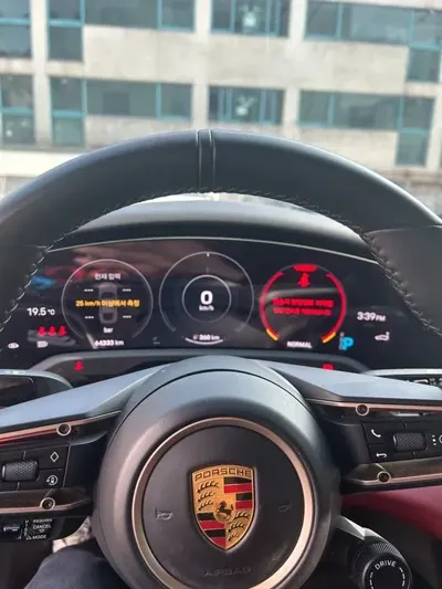 Porsche Taycan 2021, 66000 км, за 81316.75 USD - фото 7