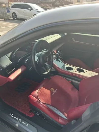 Porsche Taycan 2021, 66000 км, за 81316.75 USD - фото 8