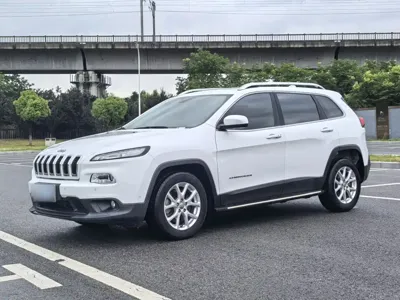Jeep Cherokee 2017, 89100 км, за 4870.42 USD