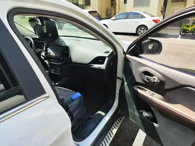 Jeep Cherokee 2017, 89100 км, за 4870.42 USD - фото 23