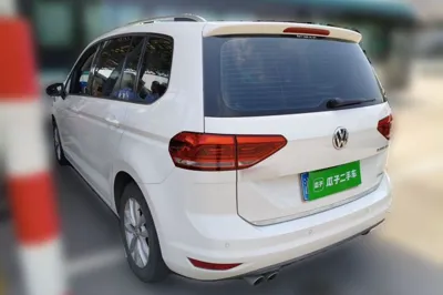 Volkswagen Touran 2018, 119600 км, за 11020 USD