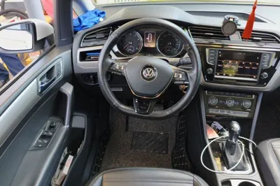 Volkswagen Touran 2018, 119600 км, за 11020 USD - фото 9