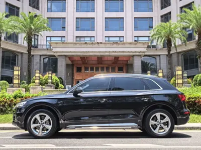 Audi Q5L 2021, 100000 км, за 20564.96 USD