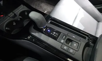 Toyota Prius 2024, 33077 км, за 22325.78 USD - фото 9