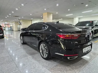 Kia K7 2018, 123387 км, за 7085.74 USD