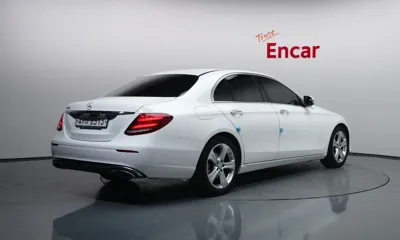 Mercedes-Benz E-Class 2017, 92617 км, за 12893.14 USD