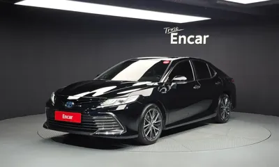Toyota Camry · 2023 год