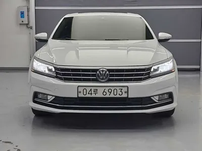 Volkswagen Passat 2018, 84822 км, за 7023.76 USD