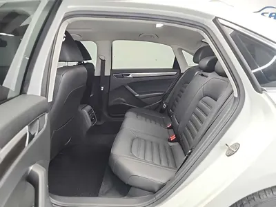 Volkswagen Passat 2018, 84822 км, за 7023.76 USD - фото 12