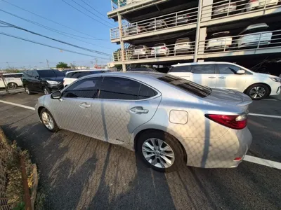 Lexus ES 2015, 126654 км, за 10774.73 USD