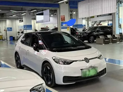Volkswagen ID.3 2025, 14000 км, за 11652.21 USD
