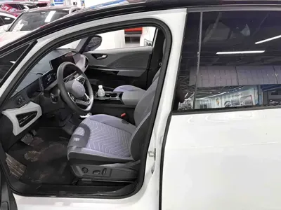 Volkswagen ID.3 2025, 14000 км, за 11652.21 USD