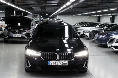BMW 5-Series 2022, 63200 км, за 22622.37 USD