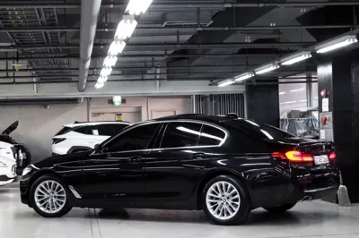 BMW 5-Series 2022, 63200 км, за 22622.37 USD