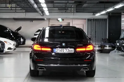 BMW 5-Series 2022, 63200 км, за 22622.37 USD